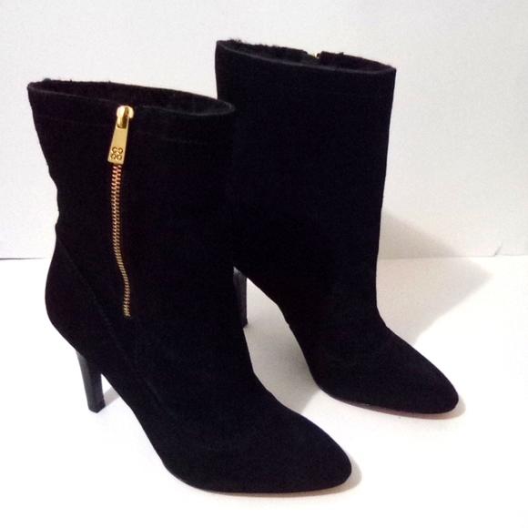 Coach Shoes - Black suede Coach healed booties with fur lining size 9